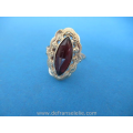 een vintage Hollands 14 karaat gouden granaat ring