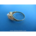 een vintage 14 karaat gouden parel ring