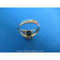een vintage 14 karaat rosé gouden peridot ring