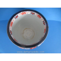 een 19e eeuwse Japans porseleinen Arita imari cachepot