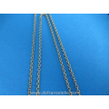 een antiek 14 karaat gouden filigrain hanger aan later collier