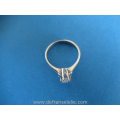 een vintage 18 karaat witgouden briljant solitaire ring