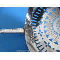 een antiek Hollands zilveren strooilepel van Giffen Groningen