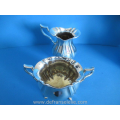een driedelig Zweeds zilveren theeservies Guldsmedsaktiebolaget