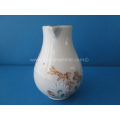 een antiek Chinees porseleinen melkkan