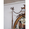 een antieke vergulde Louis Seize stijl spiegel