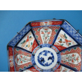 een antiek Japans porseleinen imari bord