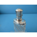 parfum flacon met zilveren dop