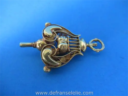 een antiek Hollands 18 karaat gouden zakhorloge sleutel 