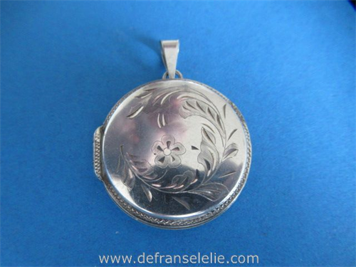 een vintage Hollands zilveren medaillon