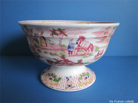 an earthenware Petrus Regout bowl Bern decoration