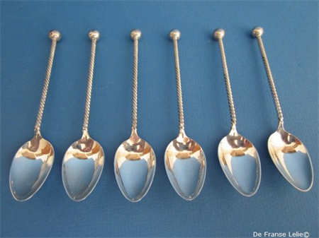een set van zes Hollands zilveren theelepels 