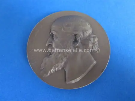 a bronze medal presenting Ernst Ludwig