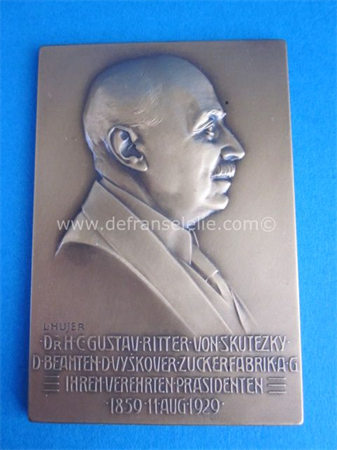 bronze medal L Hujer presenting Dr H C Gustav Ritter von Skutezky