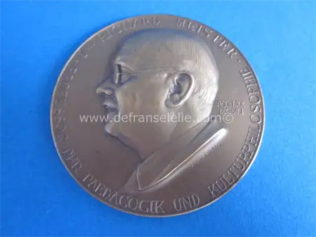 an Austrian bronze medal presenting Dr. Richard