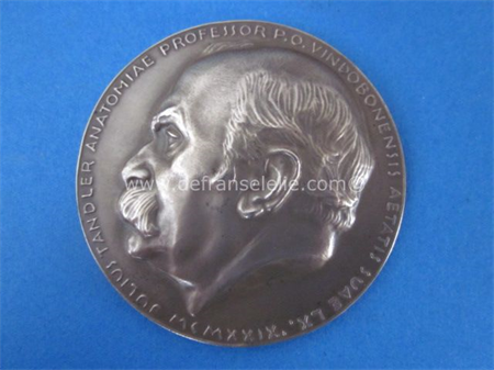 an Austrian bronze medal presenting Julius Tandler Anatomiae Professor P.O.
