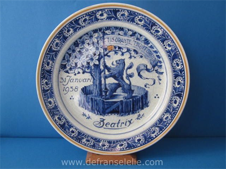 an earthenware handpainted Porceleyne Fles plate