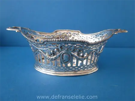 een antiek Duits zilveren Louis Seize stijl bonbonmandje