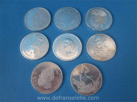 een set van acht zilveren 50 gulden Beatrix munten