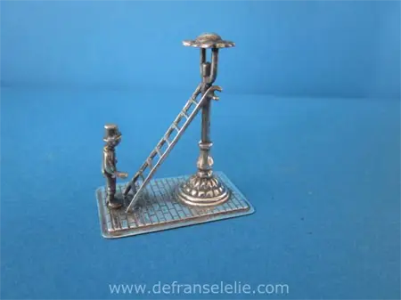 a vintage Dutch silver miniature lamp lighteraarn opsteker