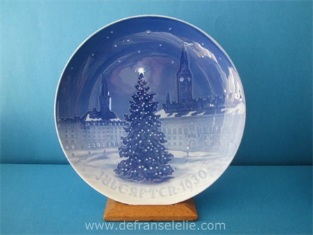 a Royal Copenhagen Christmas porcelain wall plate