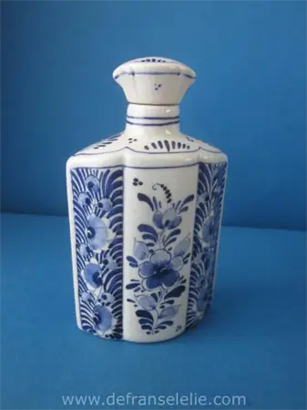 a vintage Boldoot scent bottle
