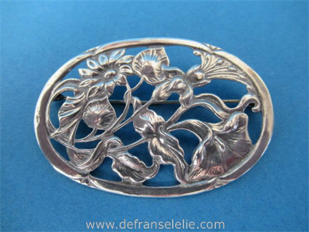 een Hollands zilveren art nouveau stijl broche