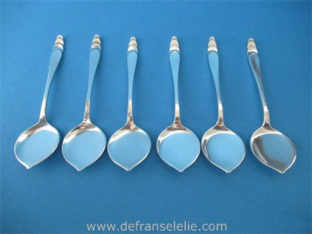 een set van zes Hollands zilveren art deco stijl ijslepels