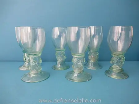 een set van zes antieke Duits groen glazen roemers
