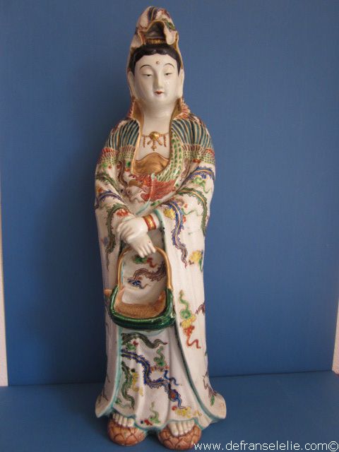 Sluiting lancering Inademen een fraai antiek Japans porseleinen Satsuma beeld: Antiek Japans Porselein:  Kunst en Antiek De Franse Lelie, in- en verkoop en taxatie van Kunst en  Antiek