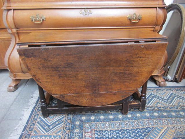 een antieke eikenhouten Engelse tafel: Antieke meubelen: Kunst en Antiek De Franse Lelie, in- en verkoop en taxatie van Kunst en Antiek