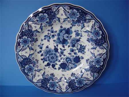a Royal Goedewagen Delft earthenware plate